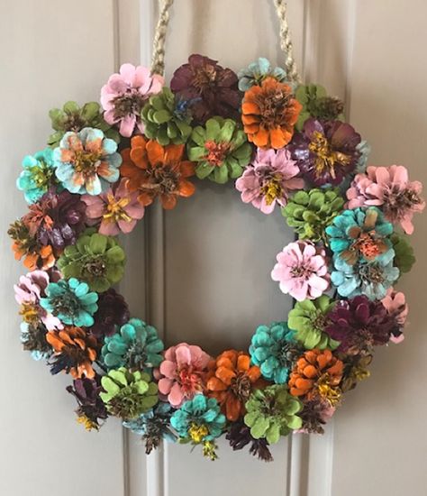 Pine Cone Zinnia Wreath, Summer Pinecone Wreath, Painted Pinecone Wreath Diy, Spring Pinecone Wreath, Pine Cone Christmas Wreath Diy, Pine Comb Wreath, Pinecone Flower Crafts, Painted Pinecone Wreath, Pine Cone Christmas Wreath