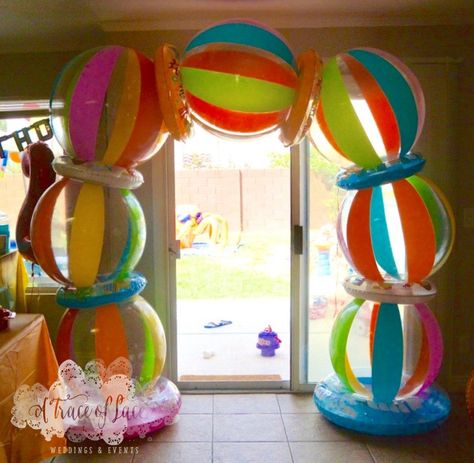 Birthday SPLASH - Birthday Party Beach Ball Arch Beach Ball Arch, Ball Arch, Beach Ball Party, Combined Birthday Parties, Splash Party, Ball Ideas, Luau Theme Party, Beach Birthday Party, Luau Birthday Party