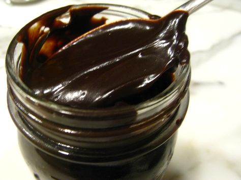 Cold Chocolate, Chocolate Sauce Recipes, Homemade Hot Fudge, Chocolate Fudge Sauce, Hot Fudge Sauce, Fudge Sauce, Sweet Sauce, Hot Fudge, Chocolate Sauce