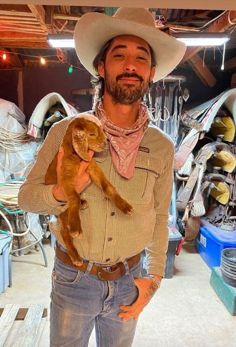 Ryan Bingham, Outdoorsmen Style, Yellowstone Series, Cowboy Aesthetic, Western Photography, Showing Livestock, Country Men, Yellow Stone