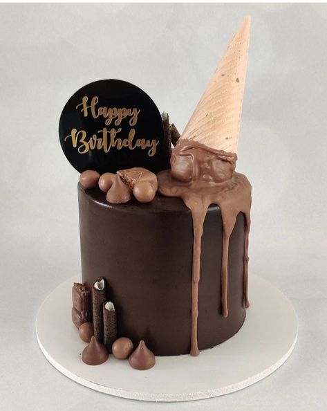 Minimal Chocolate Cake Design, Truffle Cake Designs, Chocolate Truffle Cake Designs, Chocolate Cake Design Ideas Simple, Choco Truffle Cake, Chocolate Birthday Cake Decoration, Latest Birthday Cake, Chocolate Bar Cakes, Cake Decorating Books