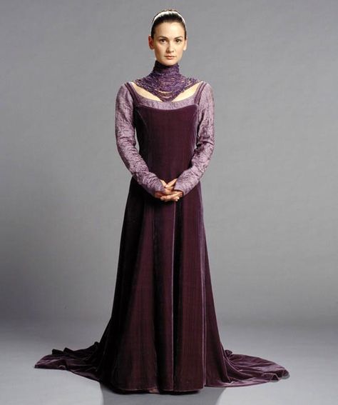 Naboo Handmaidens – DIY The Galaxy Of Star Wars Alien Style, Space Queen, Elven Dress, Star Wars Padme, Fantasy Outfits, Star Wars Fashion, Star Wars Wedding, Star Wars Outfits, Star Wars Costumes