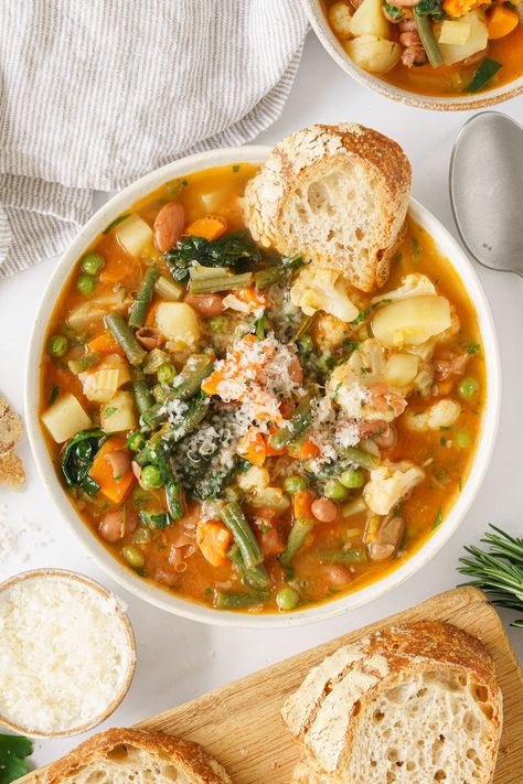 Classic Italian Minestrone Soup - Gathering Dreams Summer Minestrone Soup, Italian Minestrone Soup, Sopa Minestrone, European Recipes, Summer Meals, Minestrone Soup, Dinner Entrees, Culinary School, Soup Plating