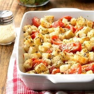 Crouton Tomato Casserole Recipe -This old-fashioned side uses lots of delicious tomatoes and seasonings that give it an Italian twist. Every time I serve it, someone asks for the recipe. —Norma Nelson, Punta Gorda, Florida Zucchini Tomato Casserole, Tomato Casserole, Pyrex Dishes, Favorite Casseroles, Vegetarian Sides, Vegetarian Side Dishes, Easy Summer Meals, Summer Side Dishes, Tomato Recipes