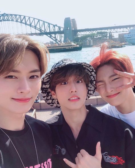 #StrayKids #스트레이 키즈 #HAN #JISUNG #LEEKNOW #MINHO #IN #JEONGIN Foto Top, Homeless Children, Felix Stray Kids, Fan Fiction, Crazy Kids, Lee Min Ho, Kpop Memes, Mixtape, K Idols