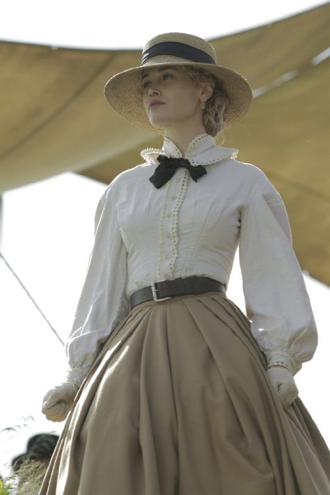 Actress Dominique McElligott, seen here in AMC's Hell on Wheels.  I wish I had a picture of her in Roxana's regency era clothes. Dominique Mcelligott, 40s Mode, Mode Retro, Hell On Wheels, Wilde Westen, Look Retro, Retro Pin Up, Retro Mode, Mode Ootd