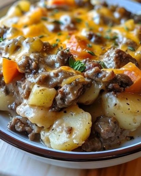 Make this easy Crockpot Cheesesteak Potato Casserole. Perfect for cozy family dinners, it's cheesy, hearty, and delicious! Crockpot Suppers Easy, Family Dinner Casserole Ideas, Quick Dinner Ideas Slow Cooker, Hamburger Potato Casserole Crockpot, Crockpot Meal With Potatoes, Crockpot Ground Beef Meals, Easy Overnight Crockpot Meals, Potatoes Meals, Crockpot Cheese Steak Potato Casserole