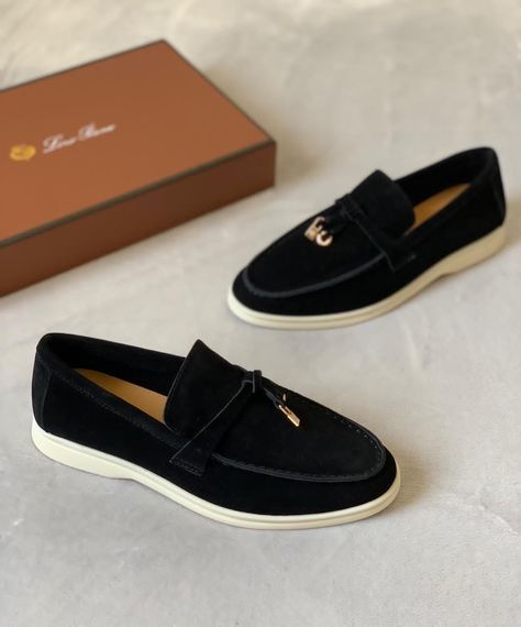 Christian Dior Shoes, Big Men Fashion, Fashion Shoes Sandals, Shoes Heels Classy, Classy Shoes, Fancy Shoes, Casual Flat Shoes, Elegant Shoes, Black Loafers