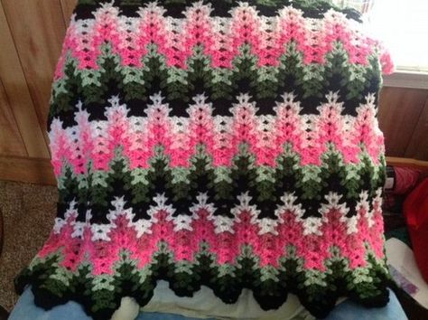 Breaking Amish, Do It For Her, Ripple Crochet, Crochet C2c Pattern, Crochet Blanket Chevron, Crocheted Afghans, Granny Pattern, Chevron Crochet, Apple Oatmeal