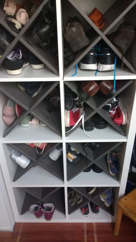 Perfect place to put your shoes! Ikea kallax with 'winedivider'. Kallax Hack Shoe Storage, Cube Ikea, Ikea Shoe Storage, Kura Bed Hack, Shoe Storage Hacks, Kallax Hack, Shelf Insert, Ikea Shoe, Diy Shoe Storage