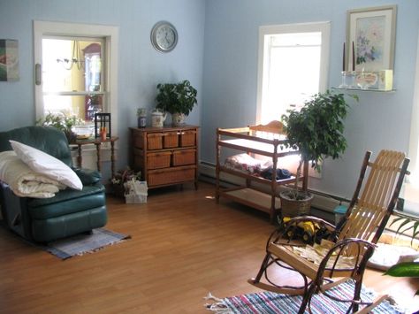 Inside an Amish Home: Michigan Amish Relaxation Room Home Relaxation Room, Amish Home, Amish Country Ohio, Amish Lifestyle, Amish Living, Amish Style, Amish Barns, Amish House, Amish Culture