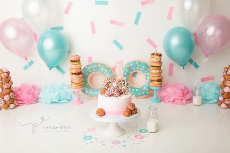 Donut Cake Smash, Half Birthday Party, Donut Themed Birthday Party, Cake Smash Theme, Cake Donut, Donut Cake, Smash Cake Girl, Girls Birthday Party Decorations, Donut Birthday Parties