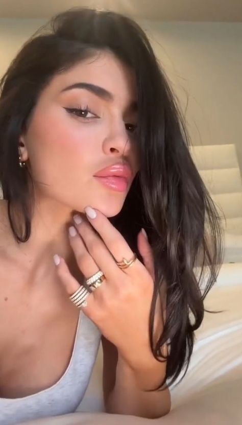 Kylie Jenner Eye Makeup, Kylie Jenner Fotos, Kylie Jenner Icons, Kim And Kylie, Celebrity Rings, Kylie Jenner Hair, Looks Kylie Jenner, Light Makeup Looks, Kylie Jenner Instagram