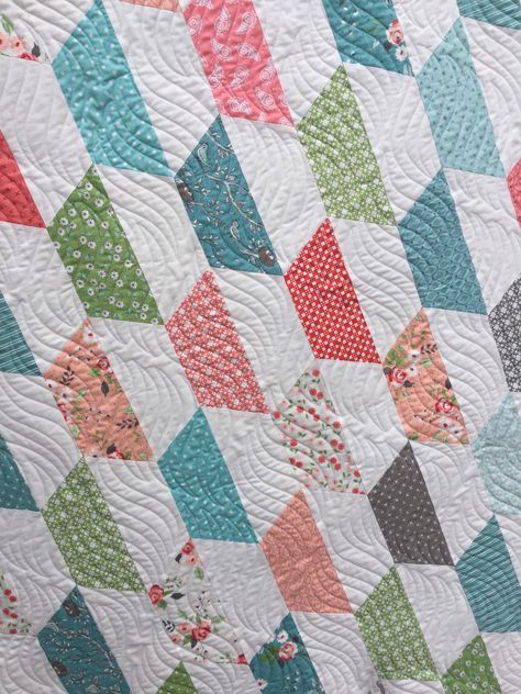 Finish It Up Friday ~ Half Hexies | KatyQuilts Disappearing Blocks, Quilt Hexagon, Hexie Quilts Patterns, Hexie Quilts, Hexagon Quilt Pattern, Hexagon Patchwork, Hexagon Quilts, Hexie Quilt, English Paper Piecing Quilts