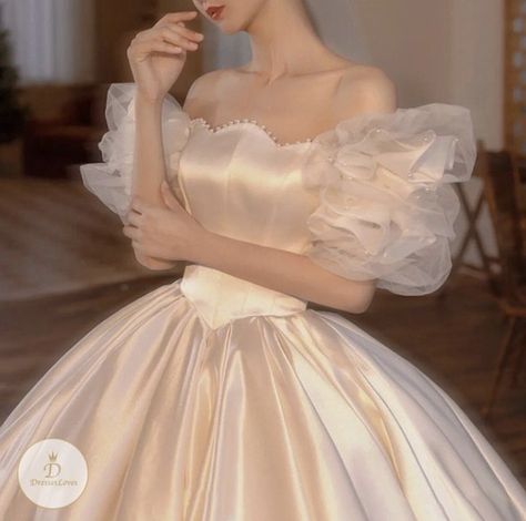 Puff Sleeves Wedding Dress, Wedding Dresses 80s, Wedding Gown With Sleeves, Puff Sleeve Wedding Dress, Sleeves Wedding Dress, Satin Wedding Gown, White Bridal Dresses, Wedding Dress Patterns, White Bride