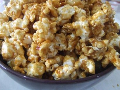 When my little girl tried this she said, Homemade Caramel Corn, Peanut Butter Popcorn, Caramel Corn Recipes, Popcorn Treats, Carnival Food, Caramel Corn, Popcorn Recipes, Amish Recipes, Caramel Popcorn