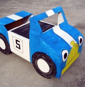 15 idées de jeux à réaliser pour vos enfants avec du carton Cardboard Box Car, Cardboard Crafts Kids, Cardboard Car, Car Wheels Diy, Wheel Craft, Cardboard Box Crafts, Wheel Decor, Car Wheels Rims, Old Tires