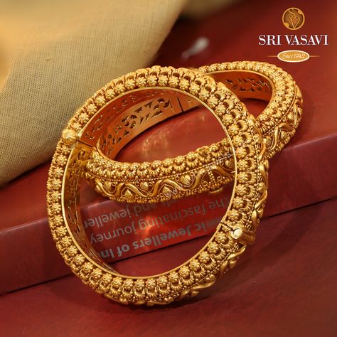 Look elegant with this 22kt yellow gold bangles with Floral and intricate Leaf design. Fastens with a screw clasp. Bangals Design In Gold Antique, Bengel Design, Wedding Motif, Indian Gold Necklace Designs, Gold Pendants For Men, Kids Gold Jewelry, Solid Gold Bangle, Antique Necklaces Design, Gold Earrings Models