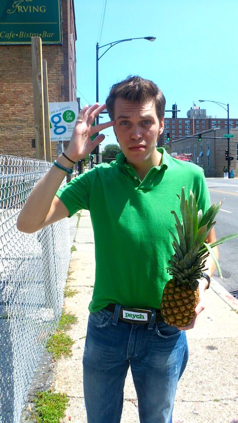 Shawn Spencer from Psych Cosplay Chicago Wizard World '12 | If you ever need a last-minute cosplay, this is it. Psych Halloween Costumes, Psych Costumes, Psych Tattoo Show, Tv Show Halloween Costumes, Psych Screencaps, Psych Tv, Shawn Spencer, Psych Memes, Holiday Halloween