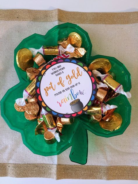 Worth more than a pot of Gold March Visiting Teaching Handout Ideas St. Patrick's gift ideas Chocolate Gold Coins, Visiting Teaching Handouts, Cookie Cookbook, Homemade Chocolate Chips, Gold Candy, Homemade Chocolate Chip Cookies, Mini Chips, St Patricks Day Food, Frozen Cookie Dough