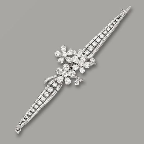 Van Cleef And Arpels Bracelet, Diamond Cuff Bracelet, Diamond Bracelet Design, Van Cleef And Arpels, Jewelry Bracelets Silver, Diamond Jewelry Designs, Sterling Bracelets, Bracelets Gold Diamond, Baguette Diamonds