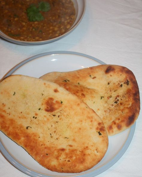 Homemade Naan Bread - in the bread maker Naan Bread Machine Recipe, Bread Machine Naan, Homemade Naan, Hamburger Bun Recipe, Homemade Naan Bread, Recipes With Naan Bread, Homemade Foods, Naan Recipe, Savory Bread