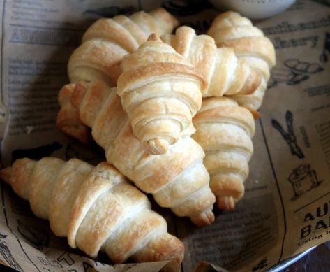 From Veggie Wellington to Cream of Mushroom Soup: Our Top Eight Vegan Recipes of the Day! - One Green Planet Puff Pastry Croissants, Veggie Wellington, Mini Puff Pastry, Puff Pastry Croissant, Holiday Entrees, Mini Croissants, Plant Based Cookbook, Cream Of Mushroom Soup, Cream Of Mushroom