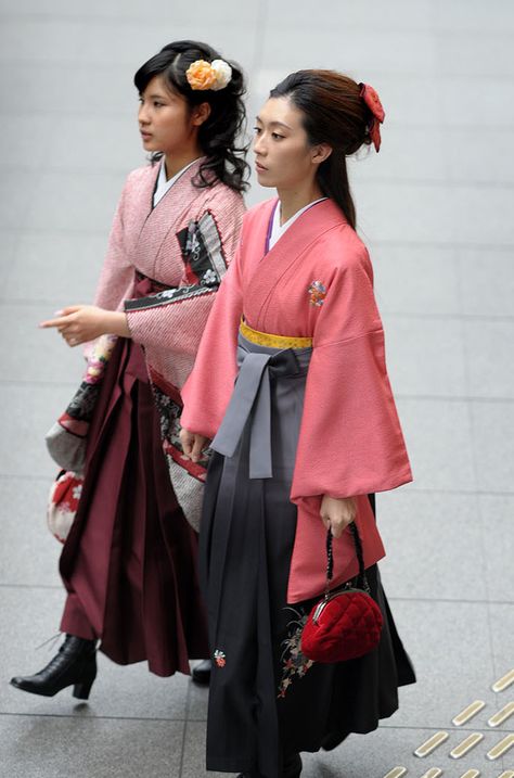 Hakama Skirt, Traditional Japanese Clothing, The Kimono Gallery, Kimono Gallery, Asian Vintage, Asian Clothing, Japanese Mythology, Japanese Clothing, Yukata Kimono