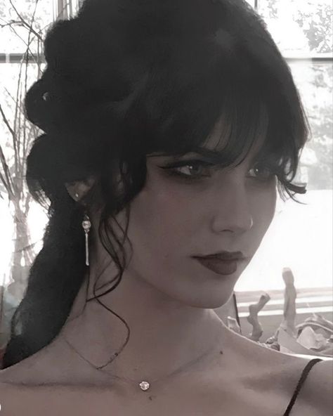 Elegant Goth Hairstyles, Black Haired Beauty, Gothic Face Claim, Villain Lair Aesthetic, Victorian Goth Hair, Victorian Goth Hairstyles, Vampire Aesthetic Hair, Victorian Vampire Hairstyles, Curly Goth Hairstyles