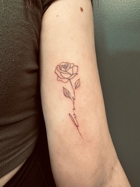 Rose With Love Stem Tattoo, Simple Rose Tattoo With Name, I Love You Flower Stem Tattoo, Flower Tattoo Words As Stem, Simple Rose Tattoo With Words, Rose Tattoo Word Stem, June Birth Flower Tattoo With Name, Flower With Cursive Stem Tattoo, Rose Tattoo With Stem Writing