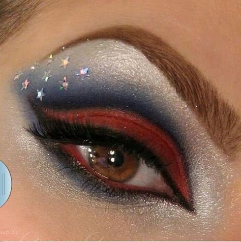 Superwoman Inspired Eye Makeup Supergirl Makeup Halloween, Supergirl Makeup, Mischief Aesthetic, Makeup Faces, July Makeup, 4th Of July Makeup, Eye Makeup Application, Eyeshadow Tips, Video Makeup