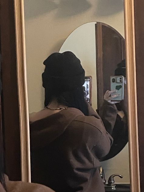 How To Style A Black Beanie, Beanies Aesthetic, Clean Grunge, Beanie Aesthetic, Baggy Clothes Aesthetic, Skater Beanie, Grunge Beanie, Alt Tiktok, Letter Aesthetic