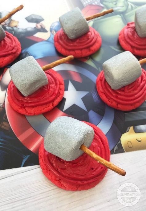 Thor Cookies For Superhero Parties Thor Cookies, Superhero Party Food, Superhero Snacks, Marvel Diy, Superhero Cookies, Thor Superhero, Marvel Birthday Party, Marvel Party, Superhero Crafts