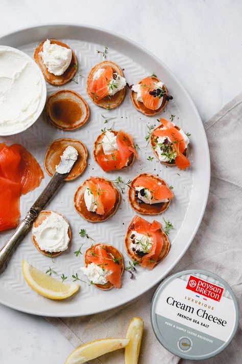 New Years Dinner Ideas, Smoked Salmon Platter, Christmas Tree Candy Cane, New Year's Eve Appetizers, Salmon Cream Cheese, Make Pancakes, New Years Eve Food, French Cream, New Years Dinner