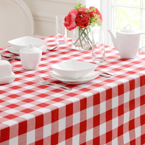 Gingham Quilt, Gingham Tablecloth, Gingham Fashion, Red Kitchen, Red Tulips, Red Gingham, Gingham Check, Interior Trend, Rectangular Table