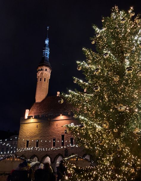 #tallinn #estonia #christmas #europe #christmasmarkets #aesthetic #travel #oldtown #winter #aesthetic Estonia Christmas Market, Tallinn Estonia Aesthetic, Estonian Christmas, Tallinn Winter, Estonia Aesthetic, Christmas Europe, Tallinn Estonia, Aesthetic Travel, I Want To Travel