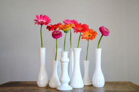 The Vintage Chateau: Marvelous Milk Glass Milk Glass Display, Milk Glass Centerpiece, Milk Glass Decor, Milk Glass Collection, Diy Arrangements, Milk Glass Vase, Current Trends, Flower Ideas, White Milk Glass