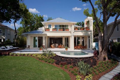 Backyard of French West Indies-inspired home in Florida. West Indies Home, Low Country House, Patio Backyard Ideas, Home Lake House, Contemporary Architecture Design, Modern Residential Architecture, Backyard Balcony, Exterior Design Ideas, House Design Photos