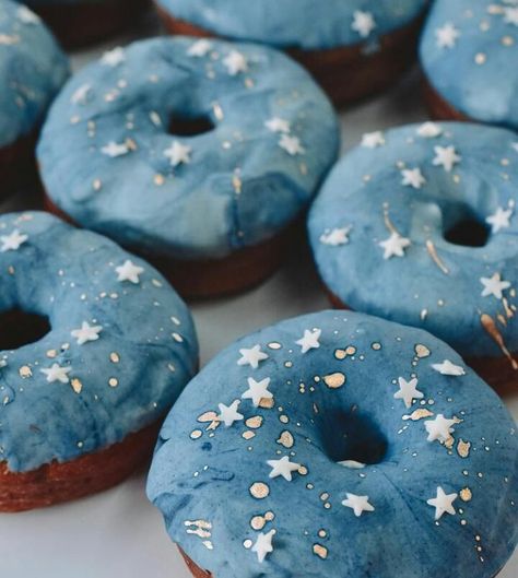 Star Donuts, Soda Floats, Blue Donuts, Simple Birthday Decorations, Star Coffee, Mini Donuts, Cake Donuts, Birthday Games, Kids Cake