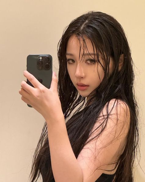 Esther Yu | 👄 | Instagram Icon Pfp Girl, Pfp Girl, Esther Yu, Icon Pfp, Instagram Photography, Chinese Actress, Low Quality, Actors & Actresses, Girl Group