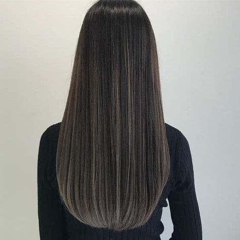 Frosty Highlights on Black Hair Shades Of Grey Hair, Black Hair Balayage, Kadeřnické Trendy, Ash Hair Color, Black Hair With Highlights, Vlasové Trendy, Dark Hair With Highlights, Brown Hair Balayage, Japanese Hairstyle