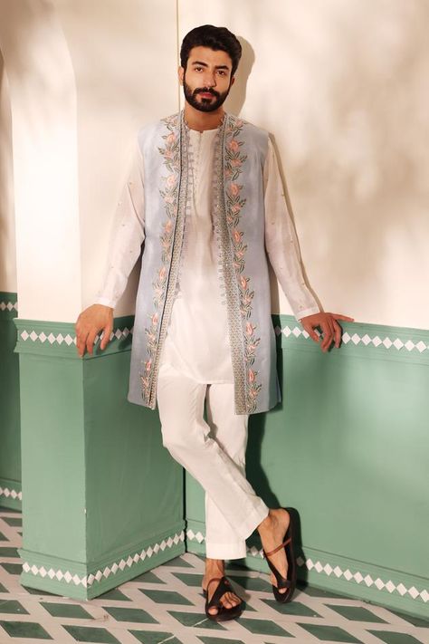 Buy Blue Linen Silk Embroidered Floral Motifs Ombre Jacket And Kurta Set For Men by Jatin Malik Online at Aza Fashions. Sangeet Outfit For Men, Fancy Kurta For Men, Indo Western Outfits For Men, Jatin Malik, Blue Shrug, India Fashion Men, Indian Pants, Mens Indian Wear, Indian Groom Wear