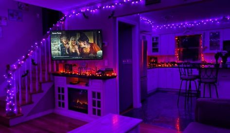 A vibe 😌 love the purple lights. Orange (and green) lights are also always a good look for Halloween season 🎃 Living Room Acnh, Apartment Halloween Decor, Aesthetic Halloween Decor, Halloween Interior, Room Decor Halloween, Holiday House Decor, Apartment Halloween, Fall Apartment Decor, Halloween Living Room