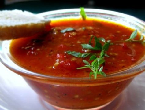 Fresh tomato tomato sauce Peel Tomatoes, Fresh Tomato Sauce Recipe, Tomatoe Sauce, Italian Tomato Sauce, Easy Tomato Sauce, Vegetarian Italian, Fresh Tomato Sauce, How To Peel Tomatoes, Tomato Sauce Recipe