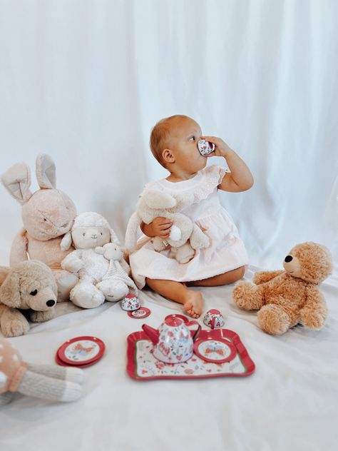 Tea Party
Toddler
Photoshoot
Baby fashion 
Inspire
Style Tea Party Toddler Photoshoot, Stuffed Animal Tea Party, Tea Party Pictures, Tea Party Photoshoot, Toddler Tea Party, One Year Pictures, Kids Tea Party, Toddler Photoshoot, Party Photoshoot