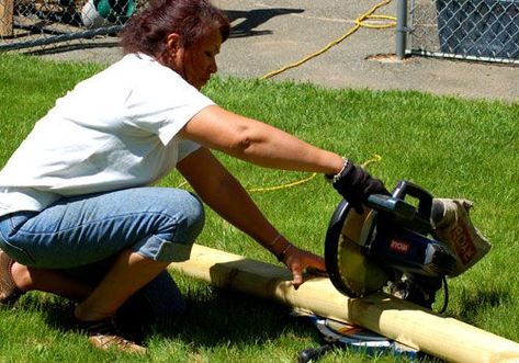 Landscape Timber Edging, Timber Edging, Sidewalk Edging, Backyard Flowers Beds, Wood Edging, Flower Bed Edging, Landscape Timbers, Rock Landscaping Ideas, Raised Flower Beds