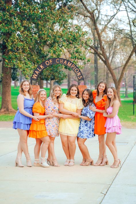 Ole Miss walk of champions picture inspo! Ole Miss Aesthetic, College Pic, Sorority Dresses, College Grad Pictures, Grad Pictures, Grad Pics, Ole Miss, Walking, Clothes