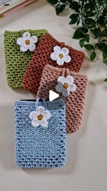 Kindle Cover Crochet, Kindle Crochet Cover, Kindle Wallpaper, Kindle Pouch, Designs Aesthetic, Crazy Crochet, Daisy Bags, Free Crochet Bag, Kindle Sleeve