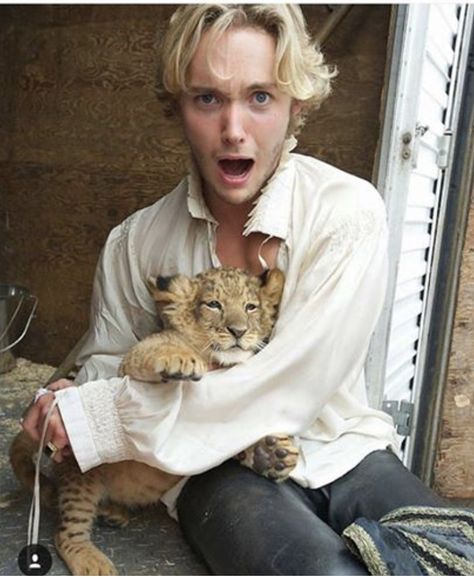 Toby and the Tiger! Posted by Megan Follows from BTS of 3x02. Toby Regbo, Reign, Lion, Tv, Tumblr