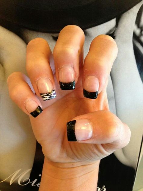 Mcbling Nails Short, Black Square Nails Design, 2000s Nail Designs, 00s Nails, 2000s Nails, Wow Nails, Punk Nails, Grunge Nails, Work Nails